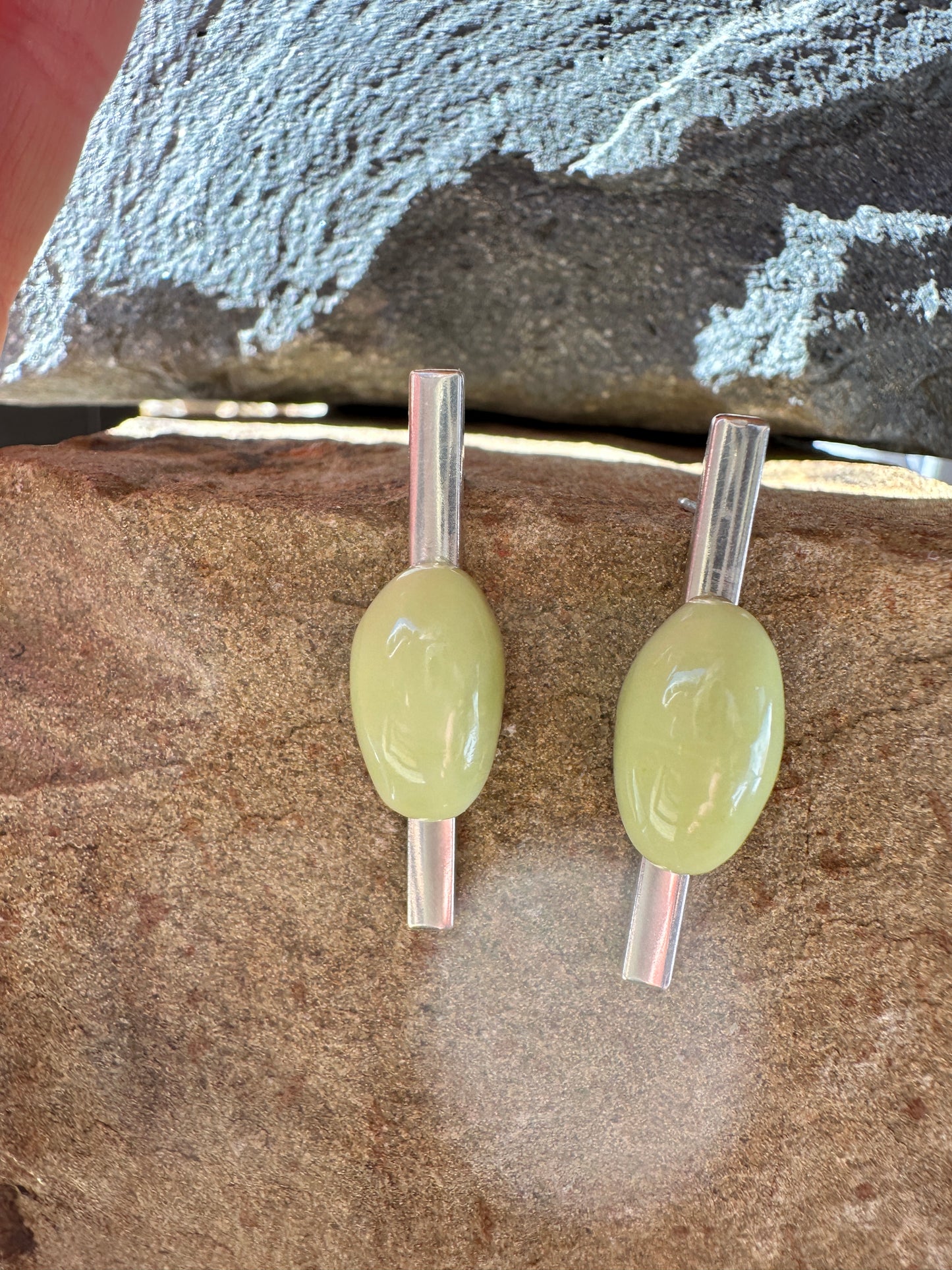 Green opal bar stud