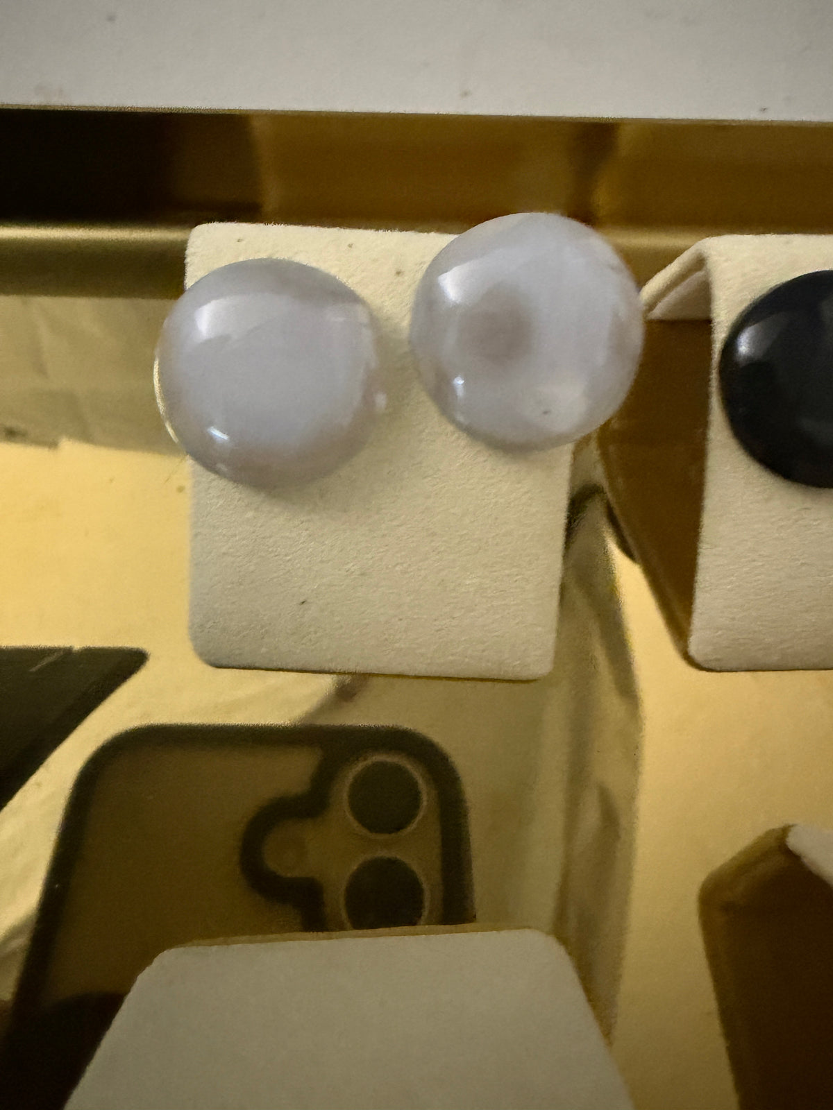 White agate large stud