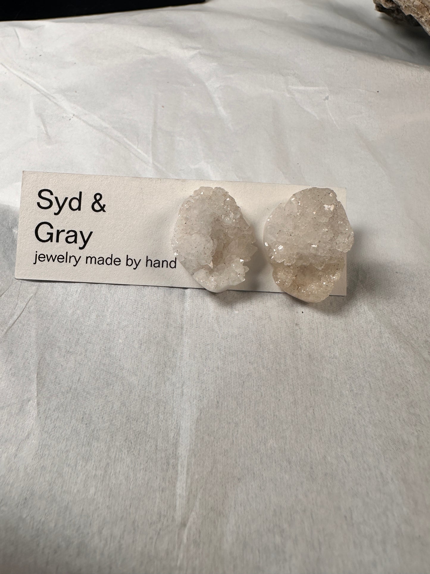 Druzy quartz stud