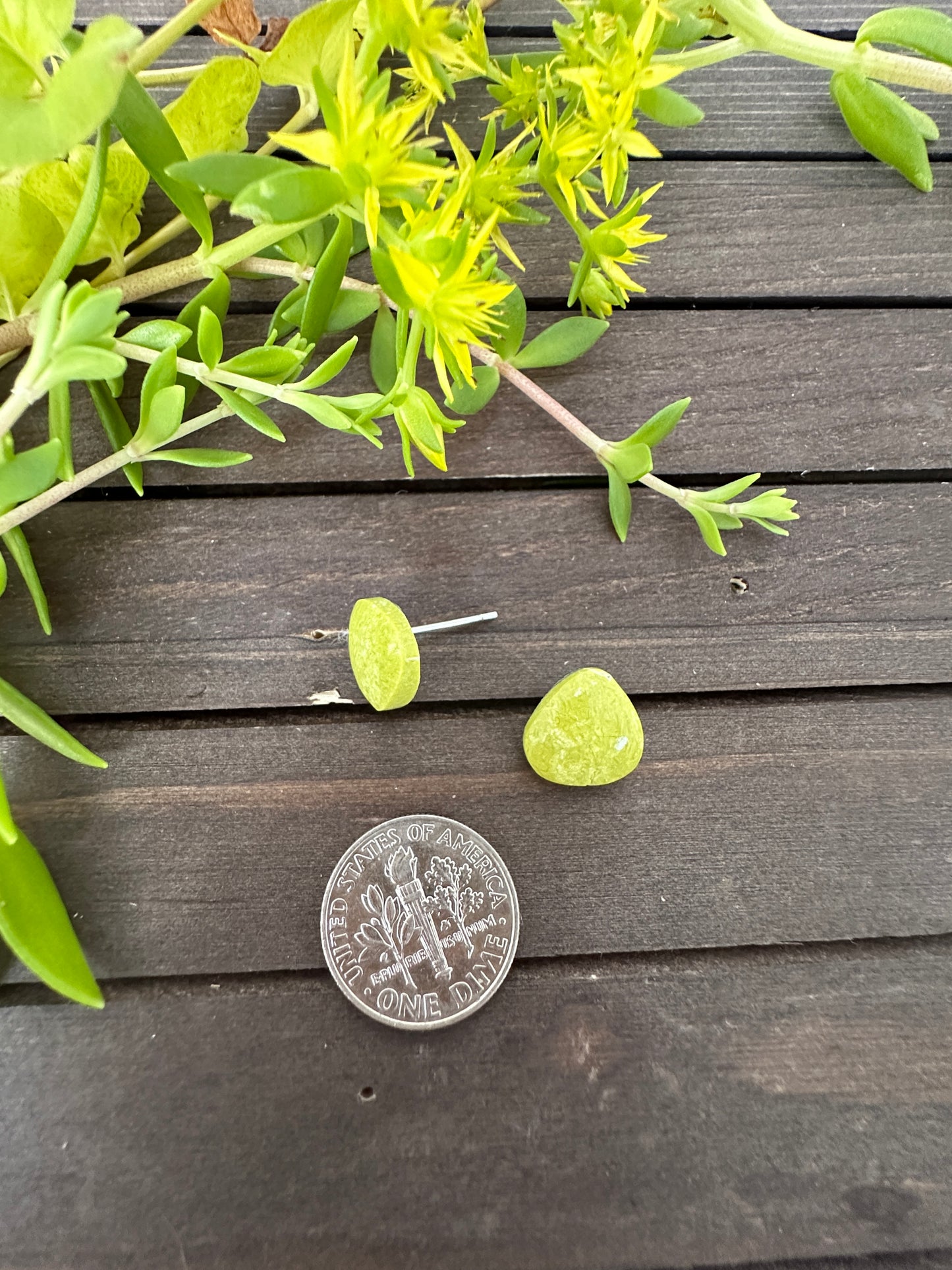 Green opal - studs