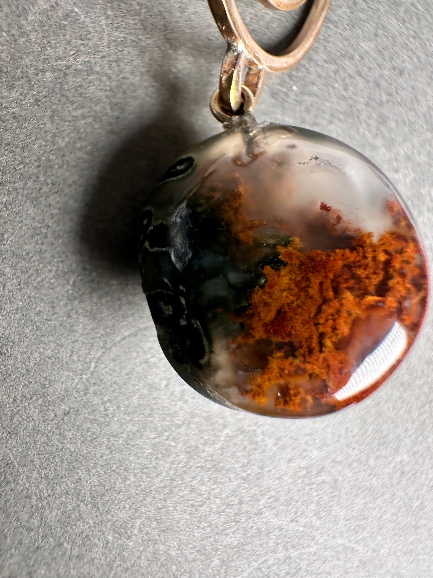 Moss agate spirals