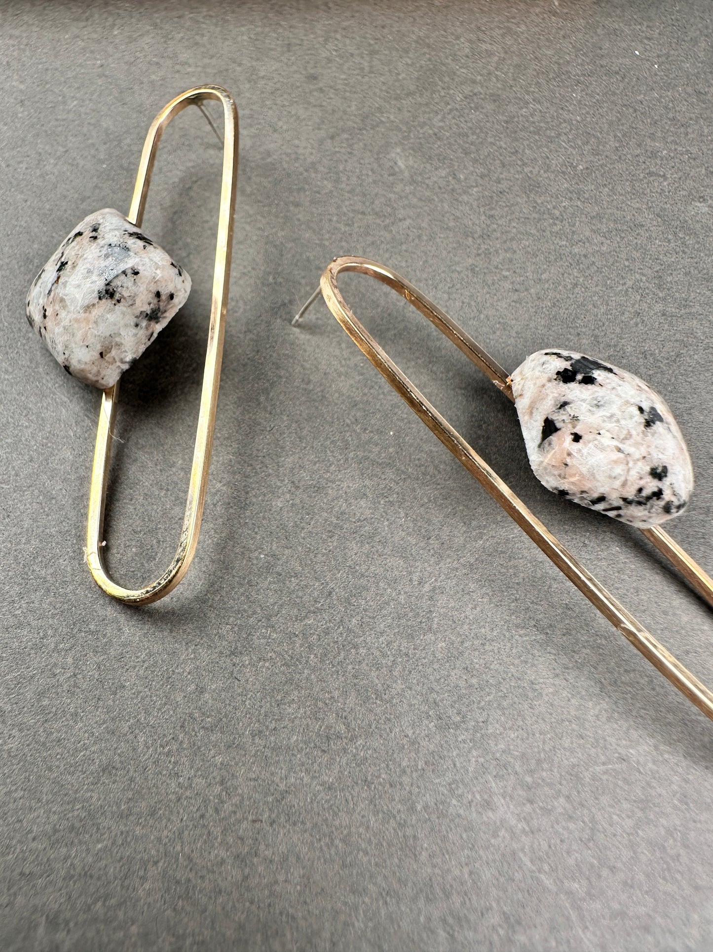 Granite paperclip drop studs