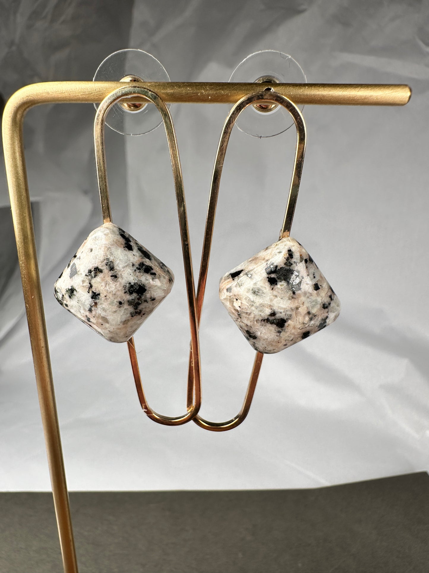 Granite paperclip drop studs