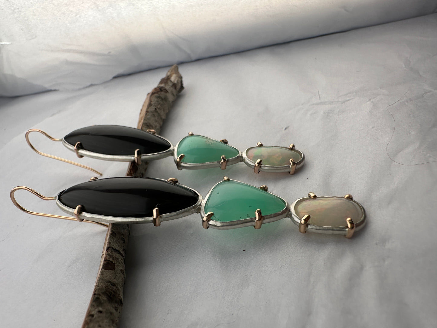 Obsidian, chrysoprase, opal