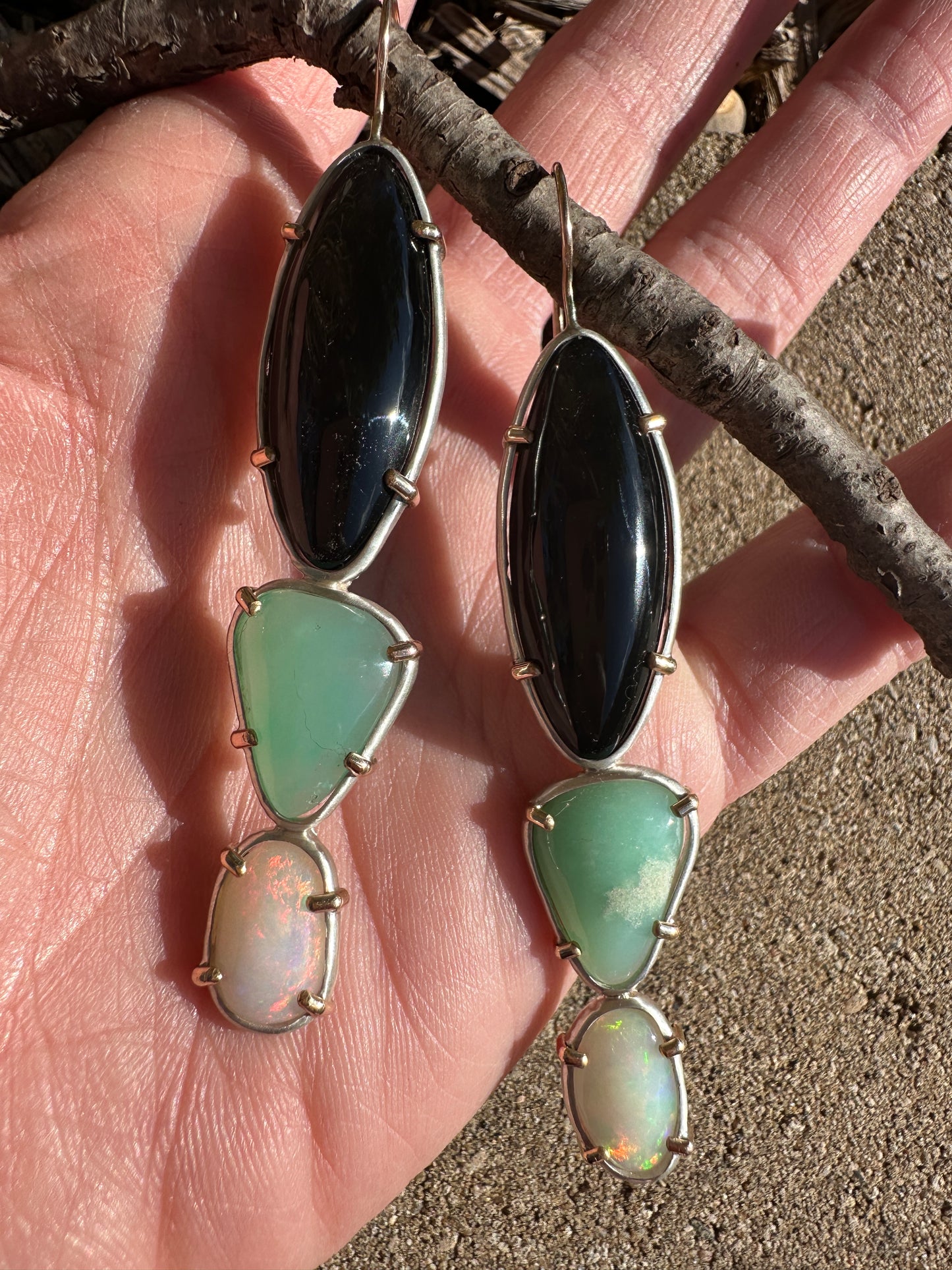 Obsidian, chrysoprase, opal