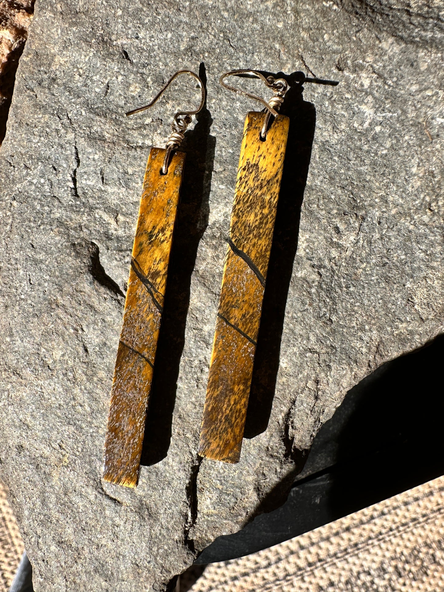 Tiger’s eye - slim rectangle drop