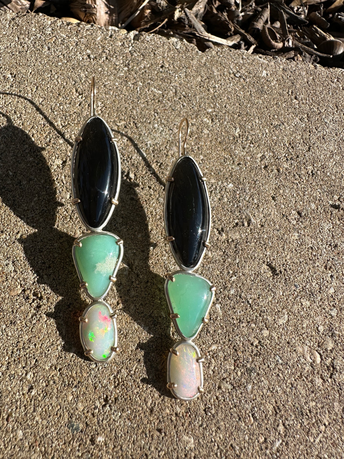 Obsidian, chrysoprase, opal