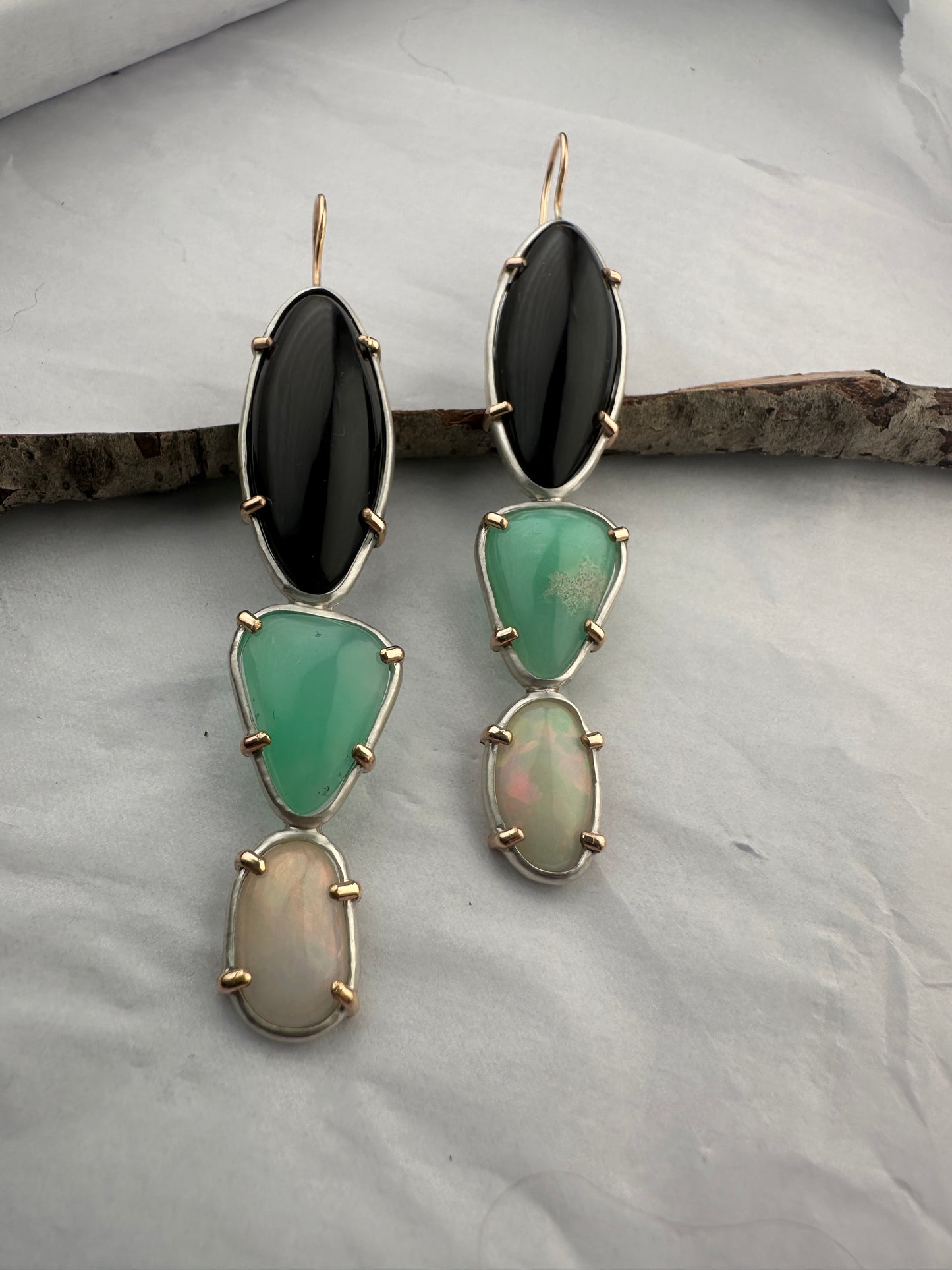 Obsidian, chrysoprase, opal
