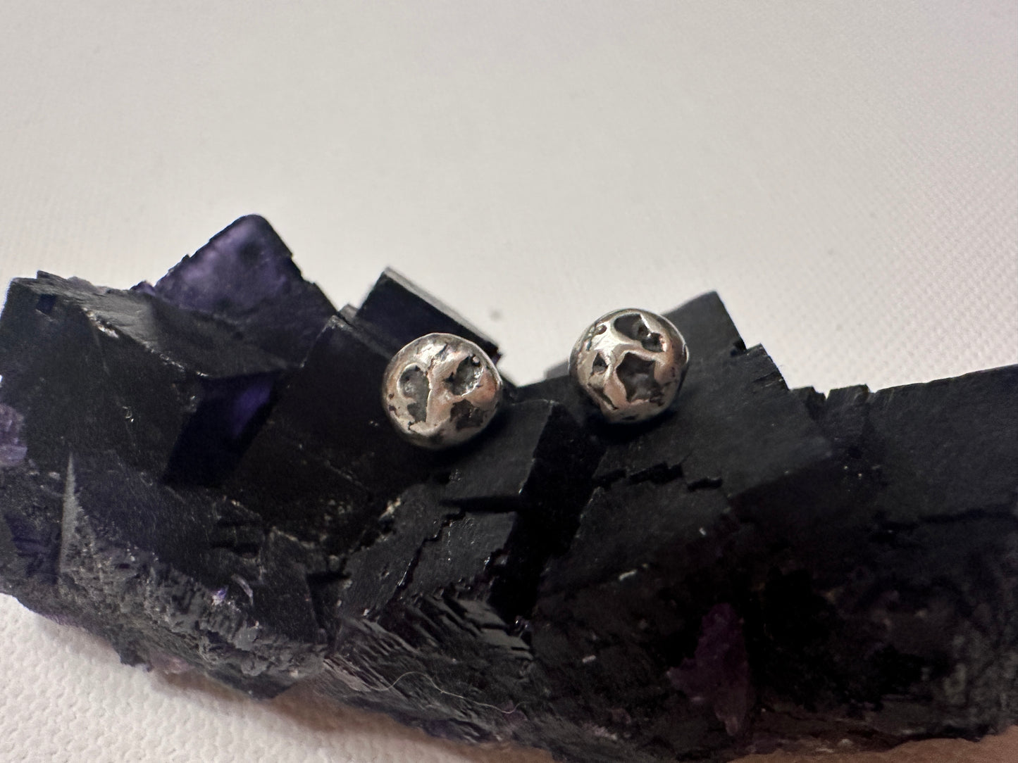 Moon studs