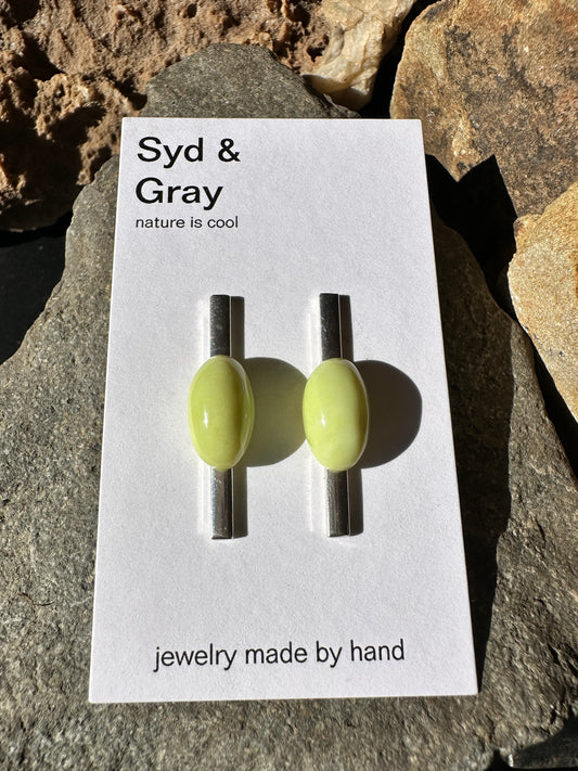 Green opal bar stud