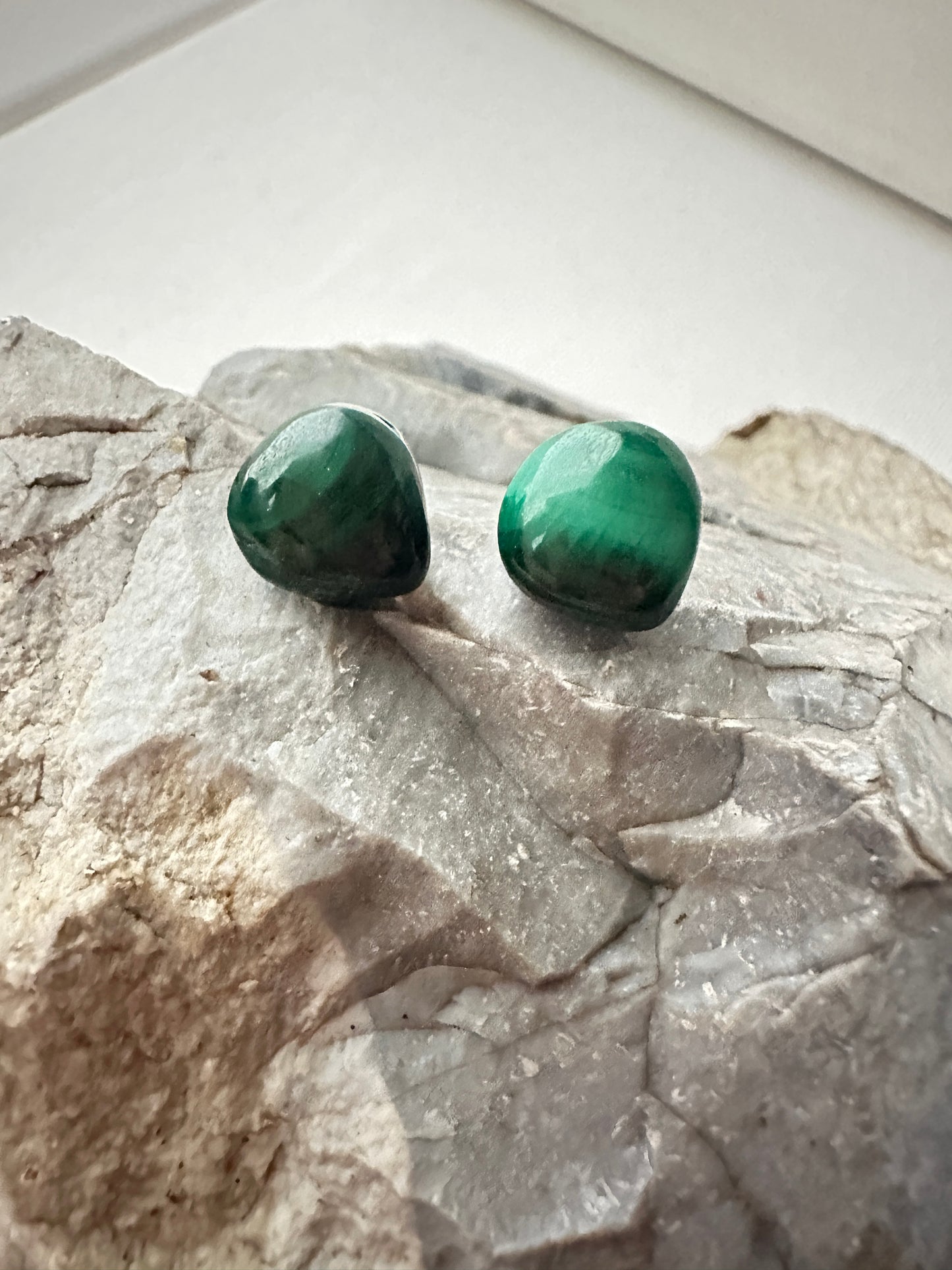 Malachite - teardrop stud
