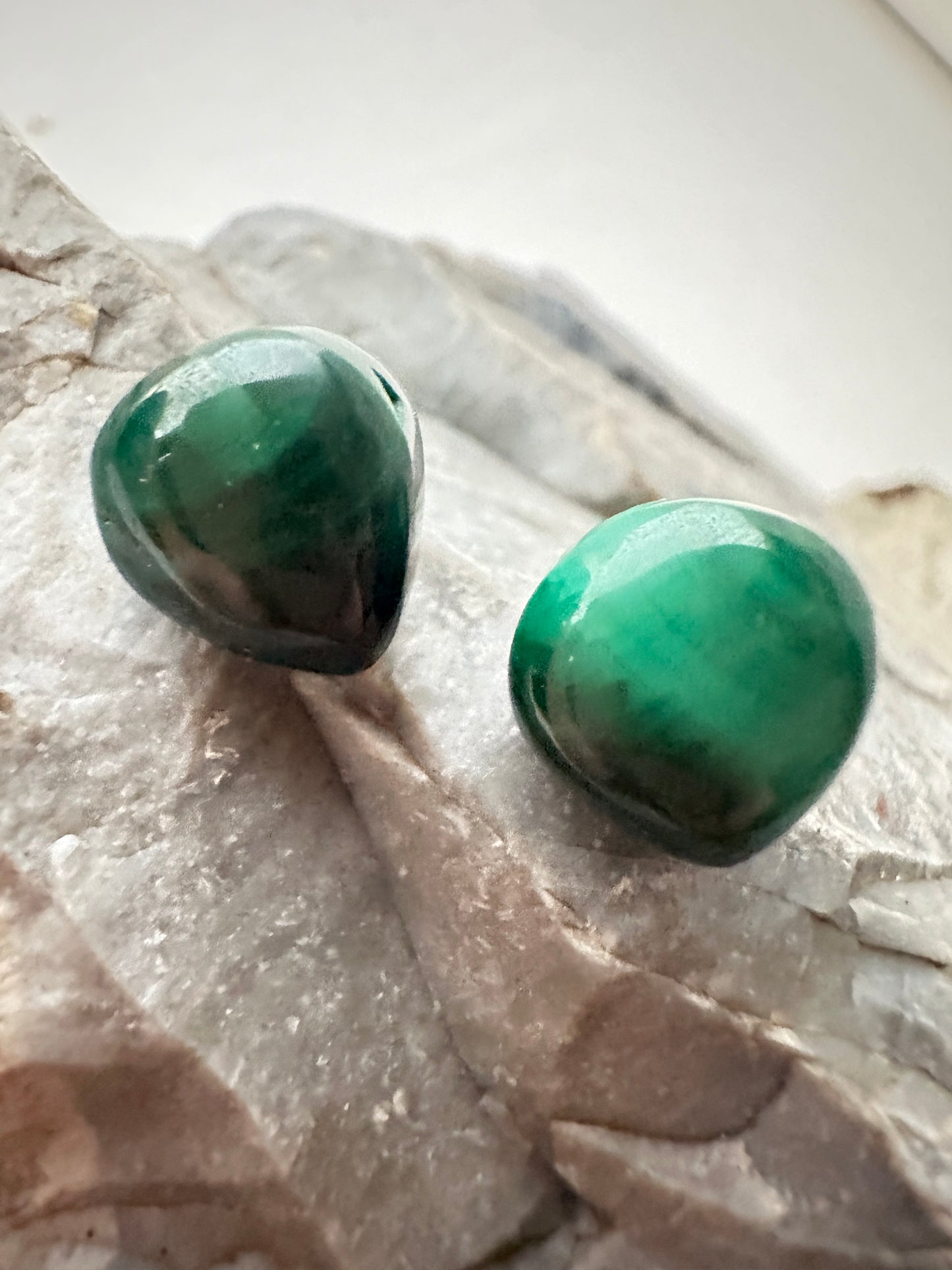 Malachite - teardrop stud