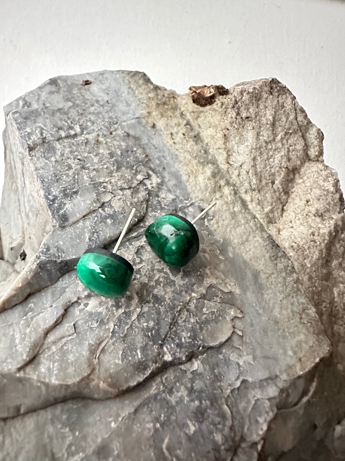 Malachite - teardrop stud