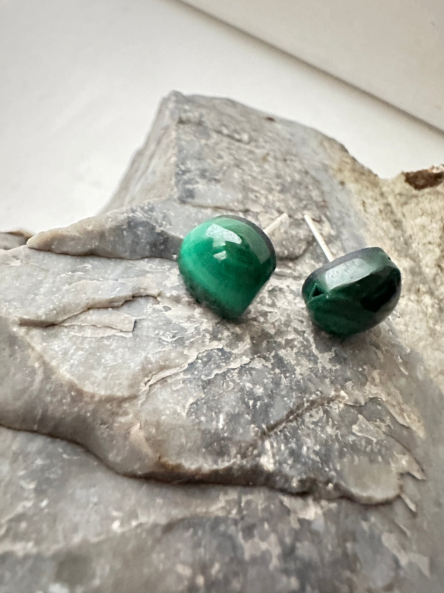 Malachite - teardrop stud