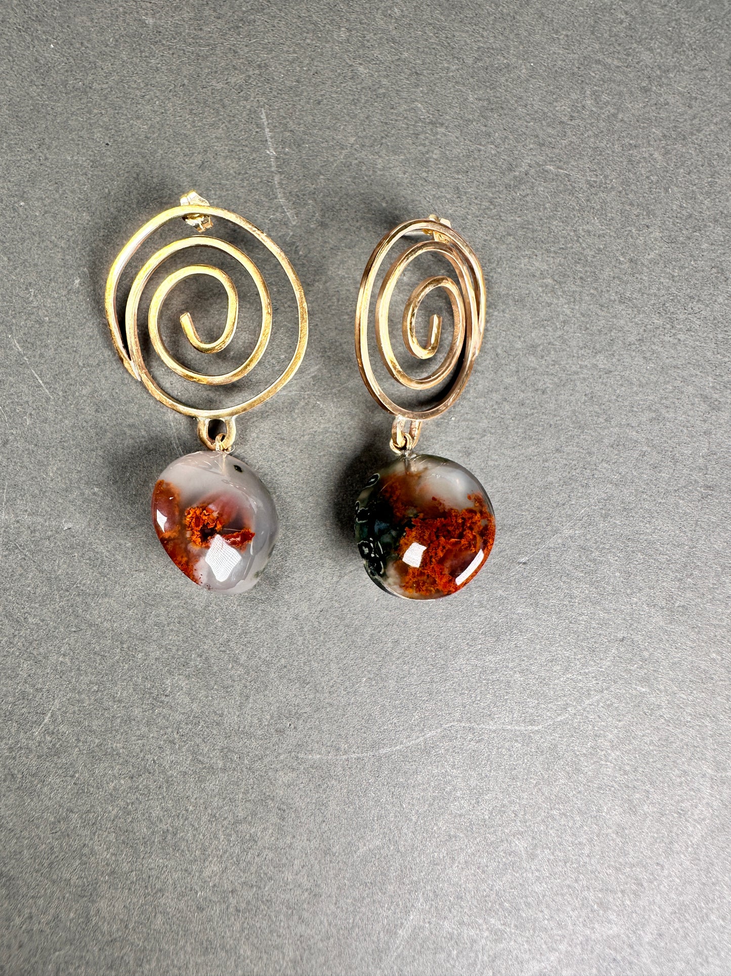 Moss agate spirals