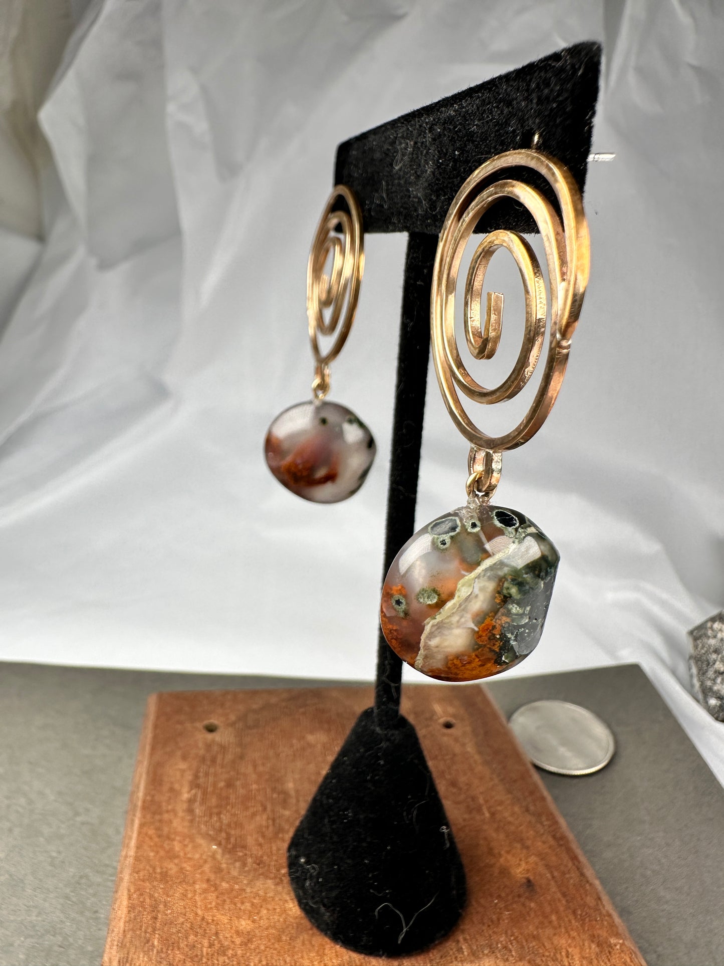 Moss agate spirals
